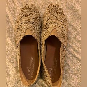 Gold lace Toms